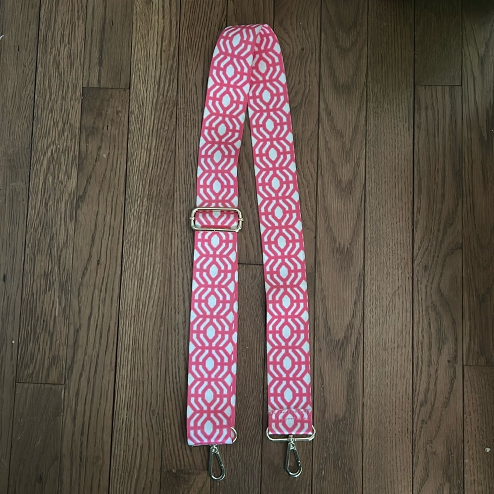 2” wide purse strap! Beautiful condition!
